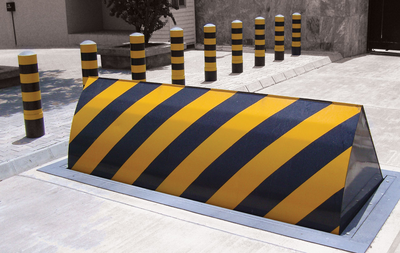 PAS68 HVM Road Blocker - Avon RB780CR Chieftain Road Blocker