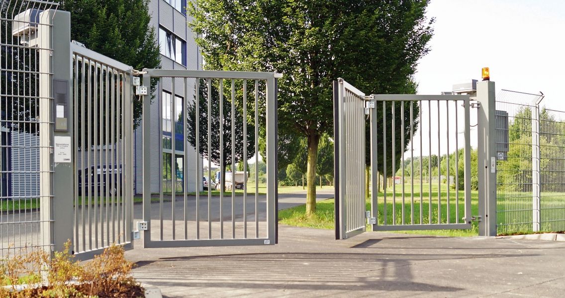 Avon EntraQuick Bi-Folding Gate - Avon Barrier EntraQuick I & II